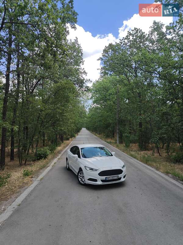 Седан Ford Fusion 2015 в 