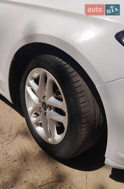 Седан Ford Fusion 2015 в 