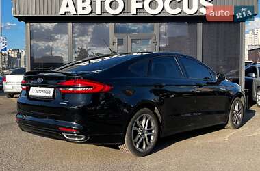 Седан Ford Fusion 2016 в 