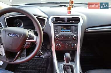 Седан Ford Fusion 2015 в 