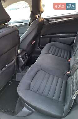 Седан Ford Fusion 2015 в 