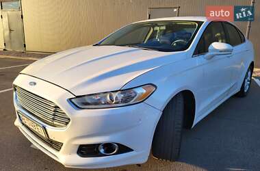 Седан Ford Fusion 2015 в 