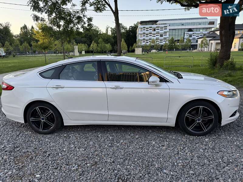 Седан Ford Fusion 2014 в Львові