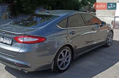 Седан Ford Fusion 2013 в 