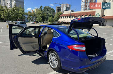 Седан Ford Fusion 2015 в 