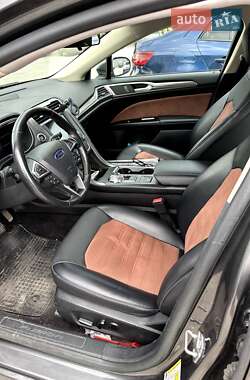 Седан Ford Fusion 2016 в 