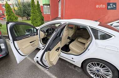 Седан Ford Fusion 2016 в 