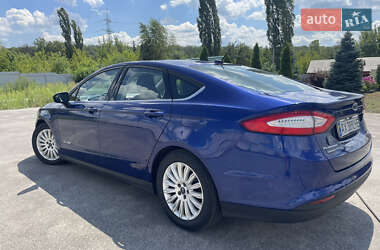 Седан Ford Fusion 2015 в 