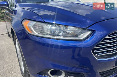 Седан Ford Fusion 2015 в 
