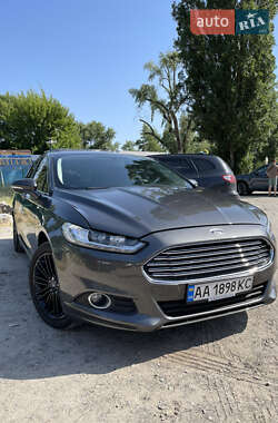 Седан Ford Fusion 2015 в 