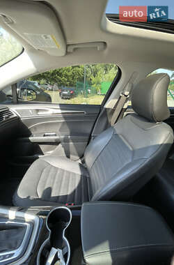 Седан Ford Fusion 2015 в 