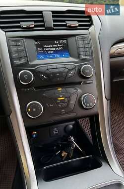 Седан Ford Fusion 2017 в 
