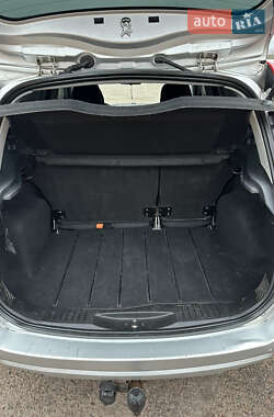 Хэтчбек Ford Fusion 2010 в 