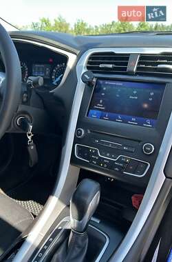Седан Ford Fusion 2014 в 