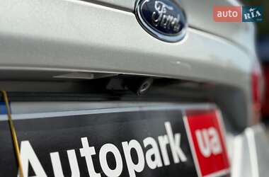 Седан Ford Fusion 2015 в 