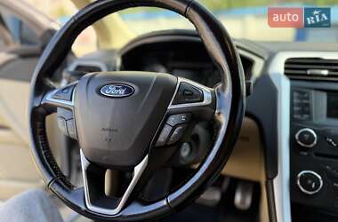 Седан Ford Fusion 2015 в 