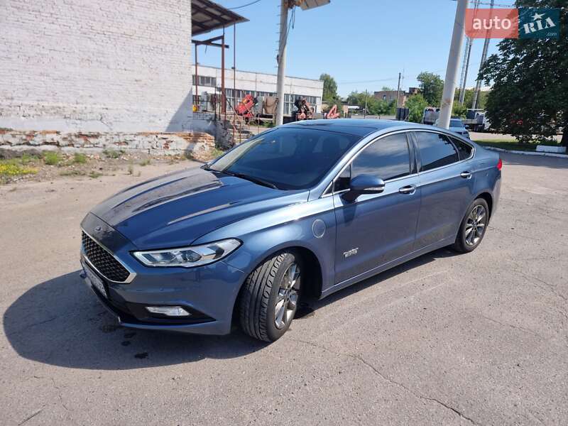 Седан Ford Fusion 2017 в 