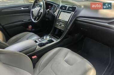Седан Ford Fusion 2017 в 