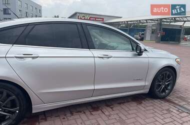 Седан Ford Fusion 2017 в 