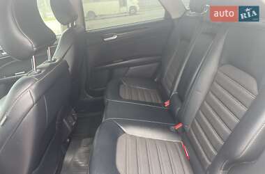 Седан Ford Fusion 2017 в 