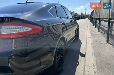 Седан Ford Fusion 2015 в 