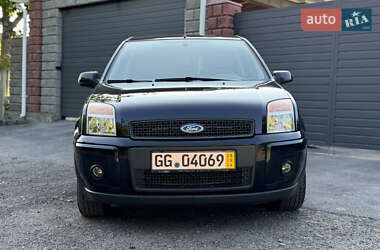Хэтчбек Ford Fusion 2010 в 