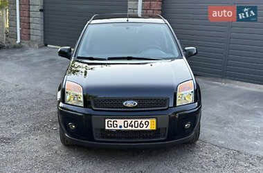 Хэтчбек Ford Fusion 2010 в 