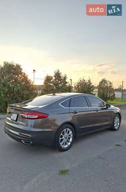 Седан Ford Fusion 2019 в 