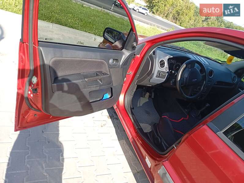 Хэтчбек Ford Fusion 2008 в Львове