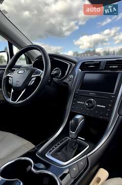 Седан Ford Fusion 2015 в 