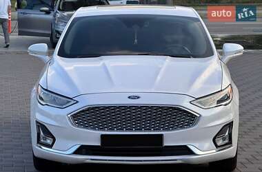 Седан Ford Fusion 2019 в 