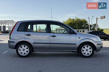 Хэтчбек Ford Fusion 2005 в 