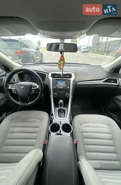 Седан Ford Fusion 2013 в 