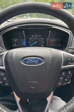 Седан Ford Fusion 2015 в 