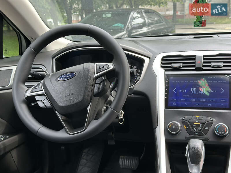 Седан Ford Fusion 2013 в Львове