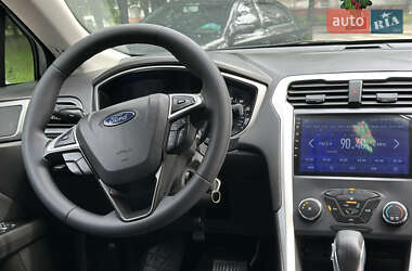 Седан Ford Fusion 2013 в 