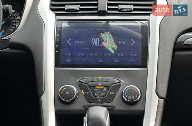 Седан Ford Fusion 2013 в 