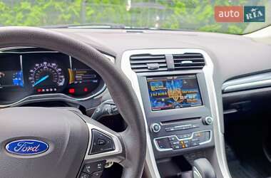 Седан Ford Fusion 2015 в 