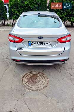 Седан Ford Fusion 2015 в 