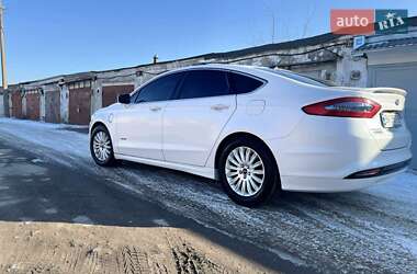Седан Ford Fusion 2013 в 