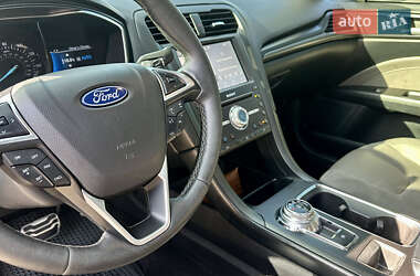 Седан Ford Fusion 2016 в 