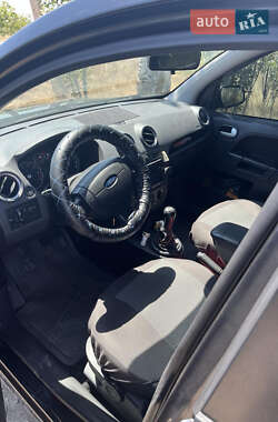 Хэтчбек Ford Fusion 2008 в 