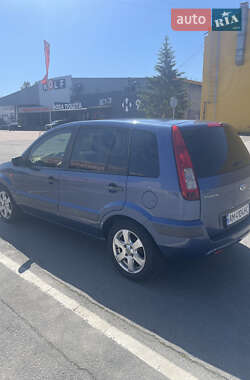 Хэтчбек Ford Fusion 2005 в 