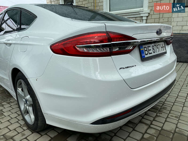 Седан Ford Fusion 2016 в 