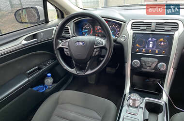 Седан Ford Fusion 2016 в 