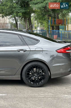 Седан Ford Fusion 2016 в 