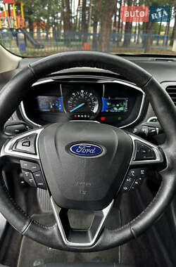 Седан Ford Fusion 2016 в 