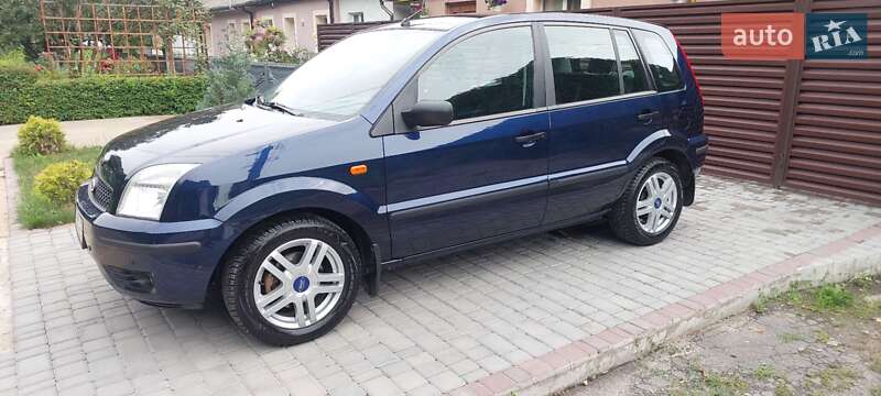 Хэтчбек Ford Fusion 2004 в Киеве