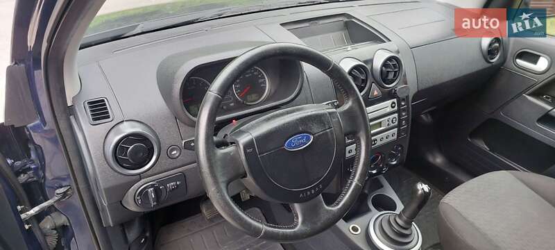 Хэтчбек Ford Fusion 2004 в Киеве