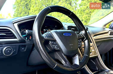 Седан Ford Fusion 2016 в 